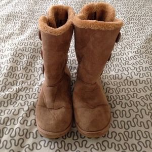 Ugg-like Chestnut Brown Boots from Rue 21, size 8
