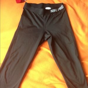 Nike pro crop leggings