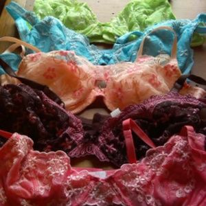 5 - Sz. 38B*Frederick's of Hollywood Bras*