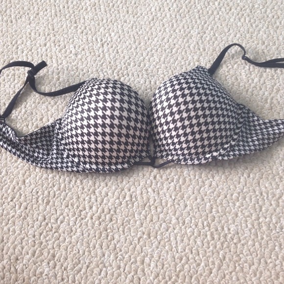Victoria Secret Bombshell Bra size 34A