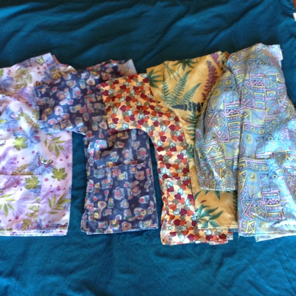 5 pairs of women's scrubs sz s/m