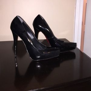 Black platform pumps.
