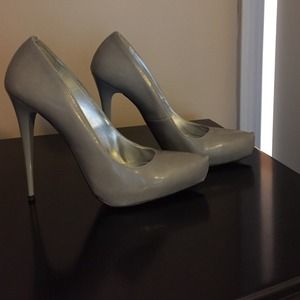 Gray platform pumps.