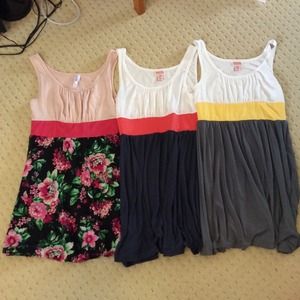 🚫 sold 3 bundle dresses size small 🚫