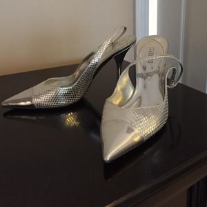 *BUNDLED* guess silver sling backs