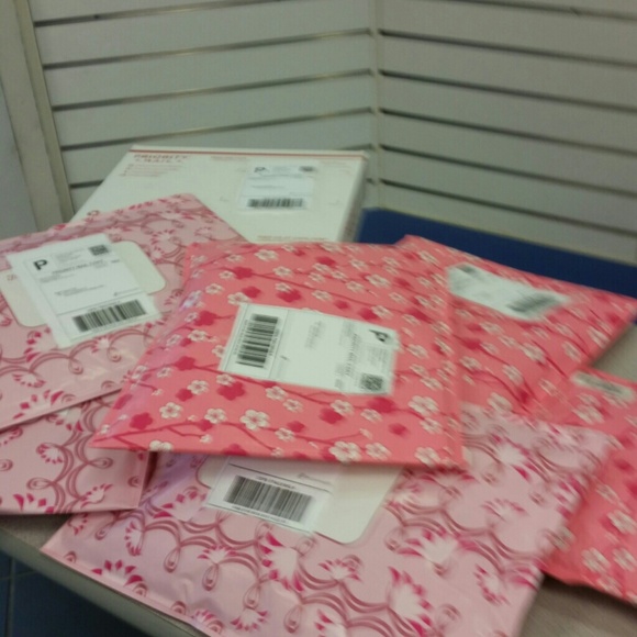 Shipping orders out today ! Thanks for shopping