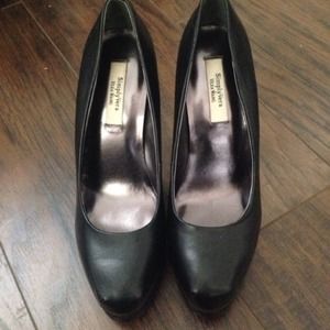 Vera Wang Pumps