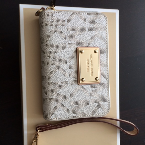 BRAND NEW 100% authentic Michael Kors wristlet