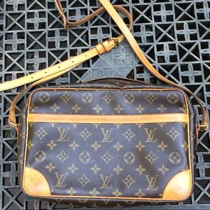 Louis Vuitton shoulder bag