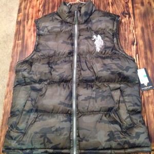Camouflage puffer vest. NWT