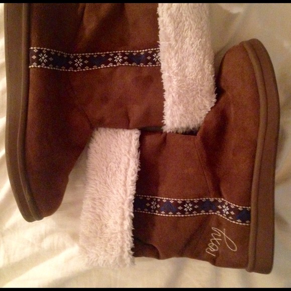 NWOT Roxy brown winter boots