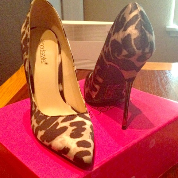 Shoedazzle Sav Leopard Pointed-toe Pumps