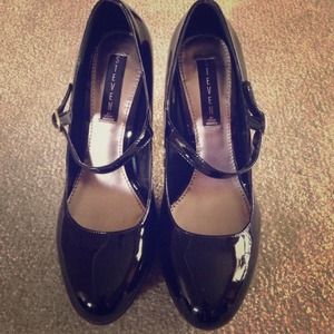 Shiny black Steve Madden Mary Janes