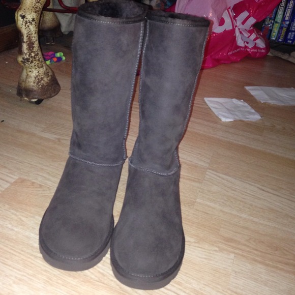 UGG Boots - Cheaper on m e r c a r i