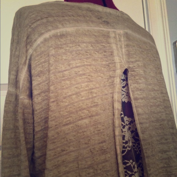 Vented Lace-Back Long Sleeve Top