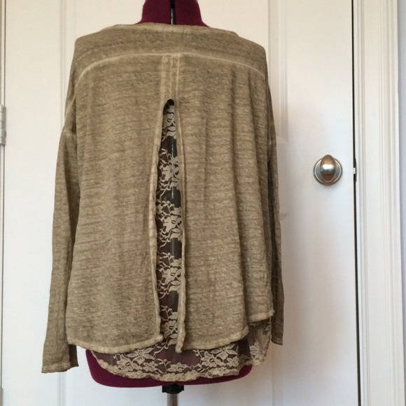 Vented Lace-Back Long Sleeve Top - Picture 3 of 4