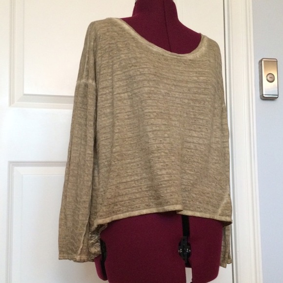 Vented Lace-Back Long Sleeve Top - Picture 4 of 4