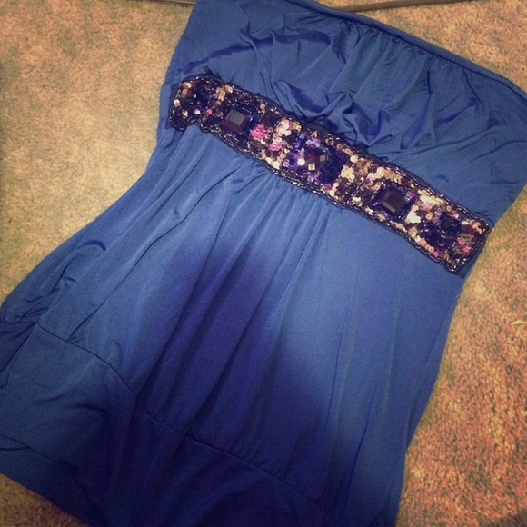 Strapless blue top.