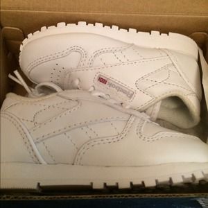 🔴SOLD🔴 Reebok Classics size 4.5 KIDS