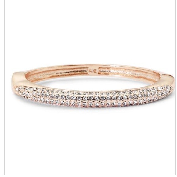 Pretty Gold Nicole miler bracelet very comfortable