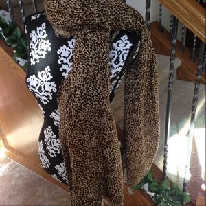 Zara Accessories - Zara Leopard Print Scarf Zara Accessories - Zara Leopard Print Scarf