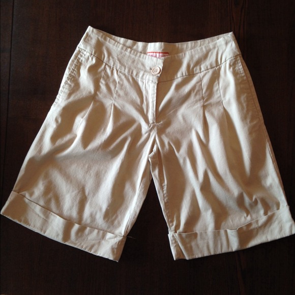 DONATING - kaki shorts - Picture 2 of 4