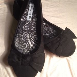 American Eagle black flats