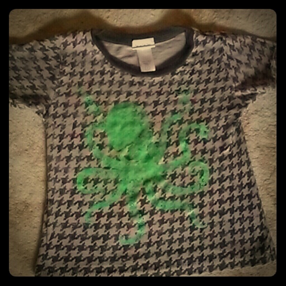 ❤Boys boutique graphic tee❤ - Picture 1 of 3