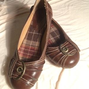 Brown flat with brass buckle