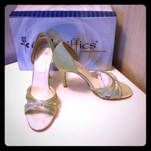 Coloriffics Desire Sage Green Heels