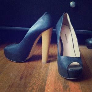 Black peep toe pumps