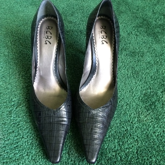 Price drop!! BCBG Paris black pump size 6