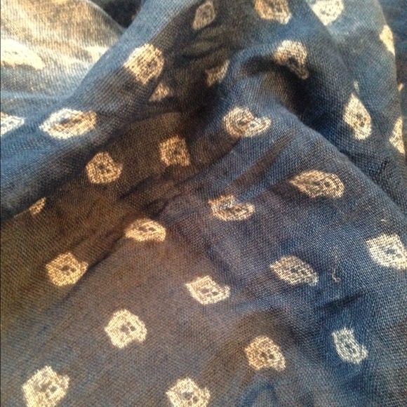 🎉HP 10/19/14🎉 Brand New Lightweight Style Scarf - Picture 2 of 4