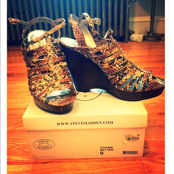 Steve Madden strappy wedges