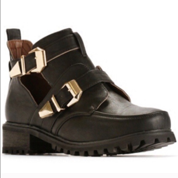 Coltrane dupes-cut out boots