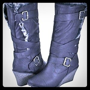 Black faux fur boots