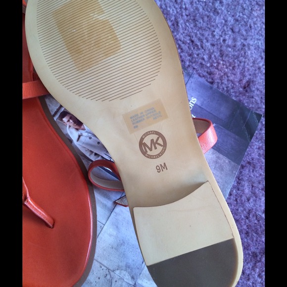💥🎉👏🏼SOLD ON 🅿️🅿️👏🏼🎉💥Michael Kors sandals - Picture 2 of 2