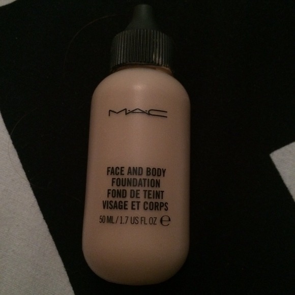 MAC Face and Body Foundation