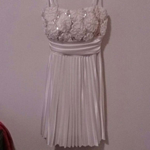 ????REDUCED ????Strapless Homecoming Dress - Picture 1 of 4
