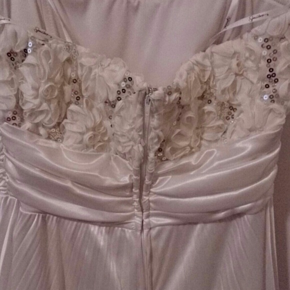 ????REDUCED ????Strapless Homecoming Dress - Picture 3 of 4