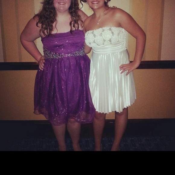 ????REDUCED ????Strapless Homecoming Dress - Picture 4 of 4