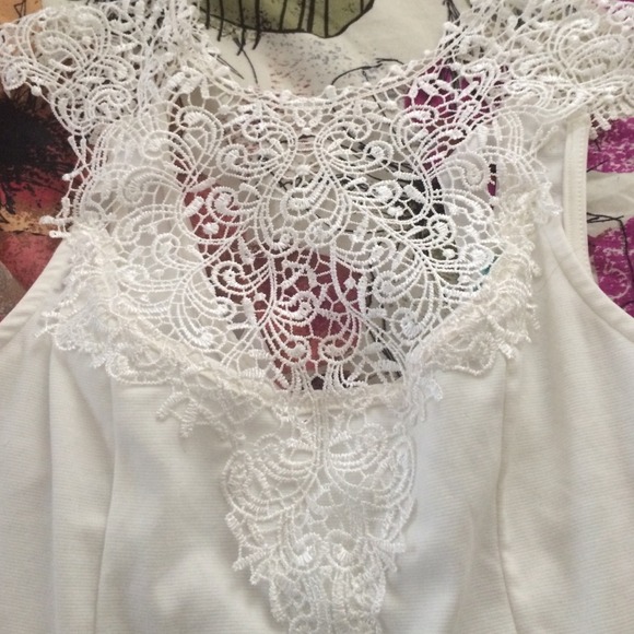 White laced peplum top - Picture 2 of 3
