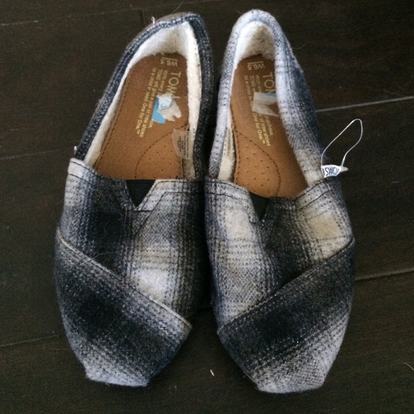 Plaid printed TOMS