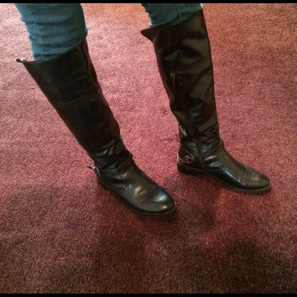 Black boots. In great condition. - Picture 1 of 4