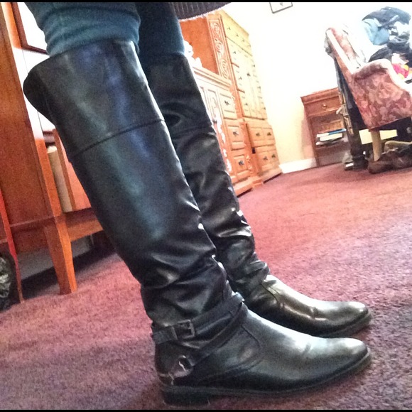 Black boots. In great condition. - Picture 2 of 4
