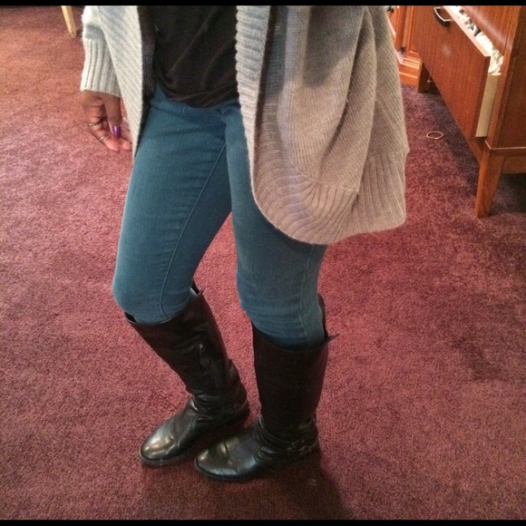 Black boots. In great condition. - Picture 3 of 4