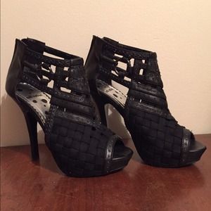 Black open toe pumps