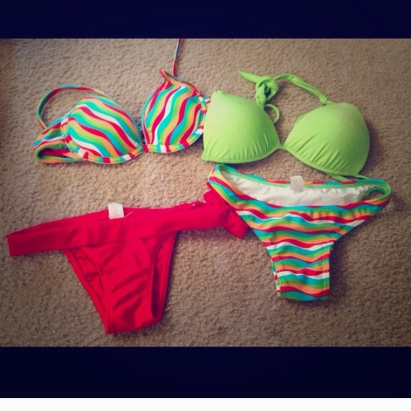 Bathing suit set... Red bottom has small tear