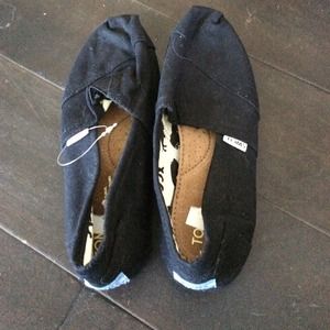 Classic black canvas TOMS