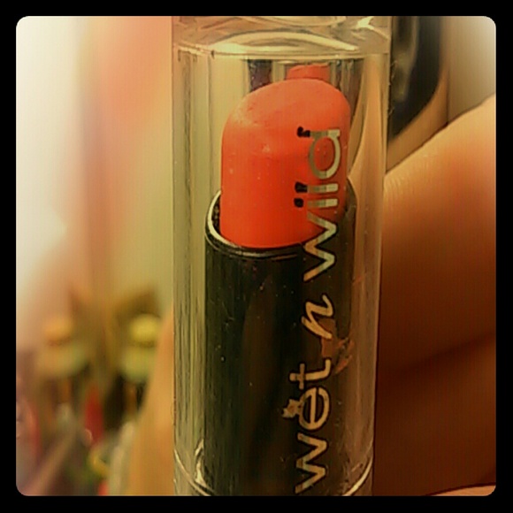 Lipstick never used but opened free!!!!!